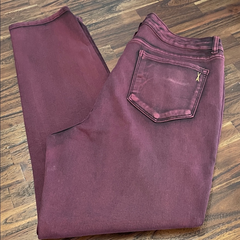 Vintage America Women's Skinny Jeans in Burgundy